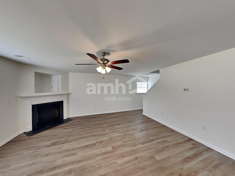 Building Photo - 10717 Pointer Ridge Dr