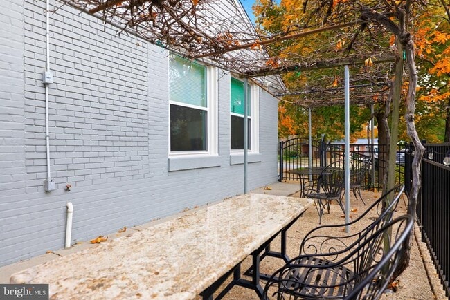 Building Photo - 7137 Murray Ln