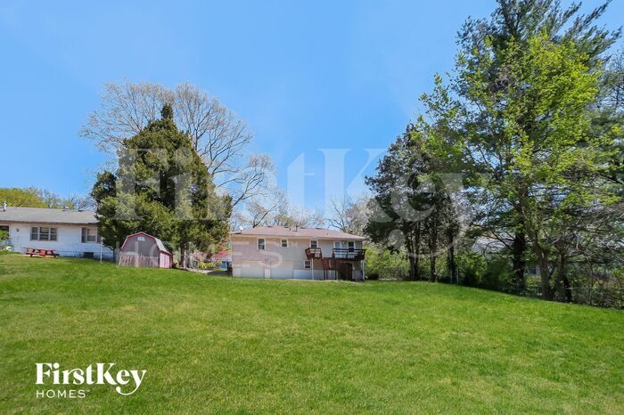 Building Photo - 3720 NE Antioch Rd