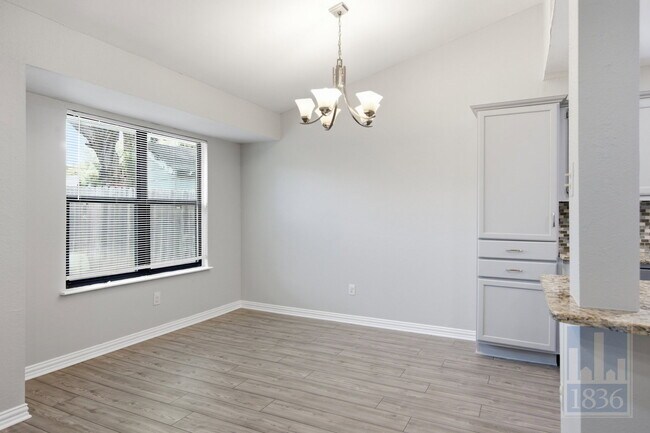 Building Photo - 401 Oakridge Pass