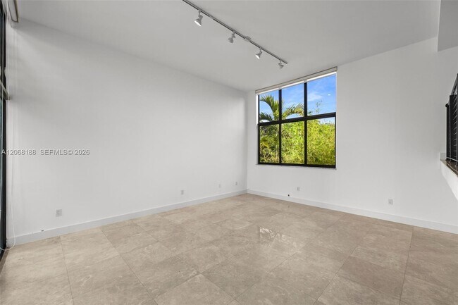 Building Photo - 225 E Enid Dr