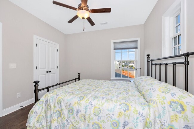 Building Photo - Fully Furnished 3 Bedroom Home Near Toyota...