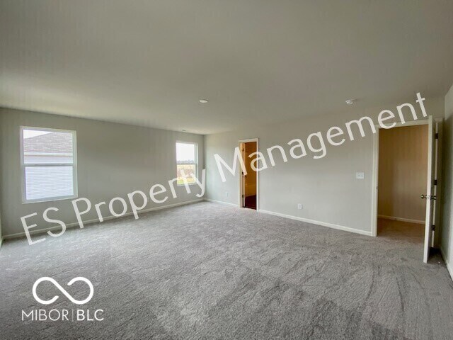 Building Photo - 2608 W Kings Cyn Dr