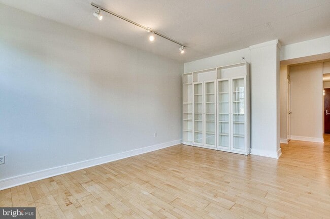 Building Photo - 809 6th St NW