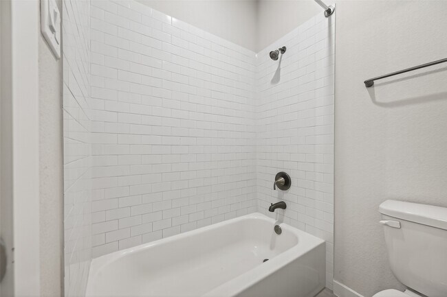 Building Photo - 212 Milas Cv