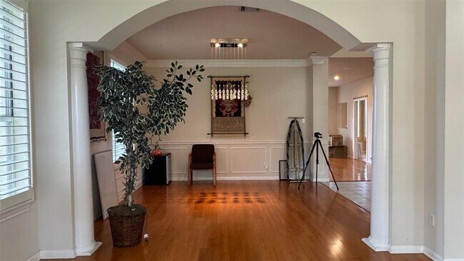 Building Photo - 9604 Crenata Cove