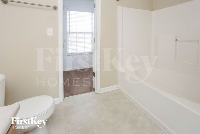 Building Photo - 10883 Ashwood Dr