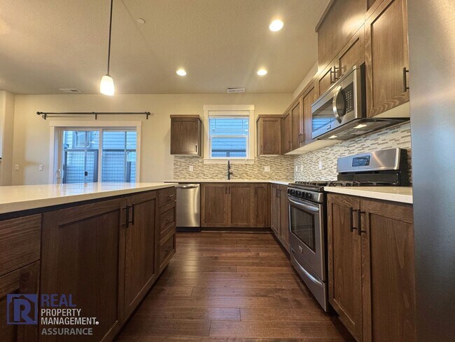 Building Photo - Mt Hood views 4BR/3BA Villebois luxury home available now! Dog Friendly