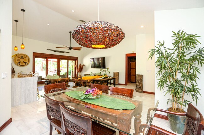 Building Photo - **TROPICAL PARADISE**3BEDS/2BATH POOL HOME...