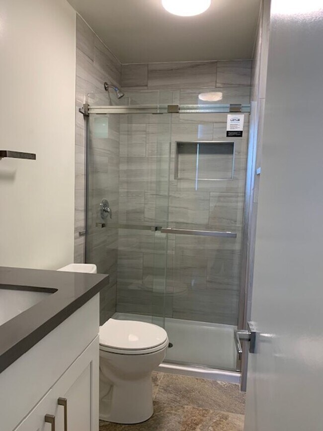 Building Photo - Rare Oppotunity: Freshly Remodeled 4-Bdrm/2-Ba Condo at 11th & Arizona in Santa Monica