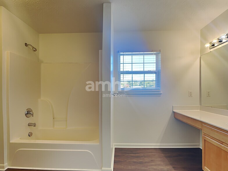 Building Photo - 2055 Whispering Wind Ln