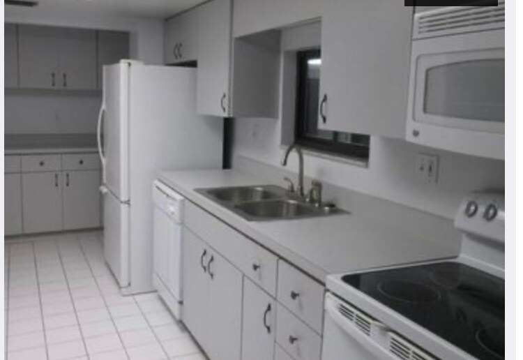 Kitchen - 8017 Hibiscus Dr