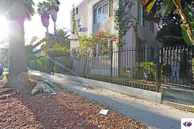 Building Photo - 5727 Carlton Way