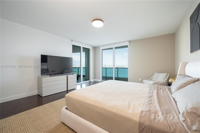 Building Photo - 1331 Brickell Bay Dr