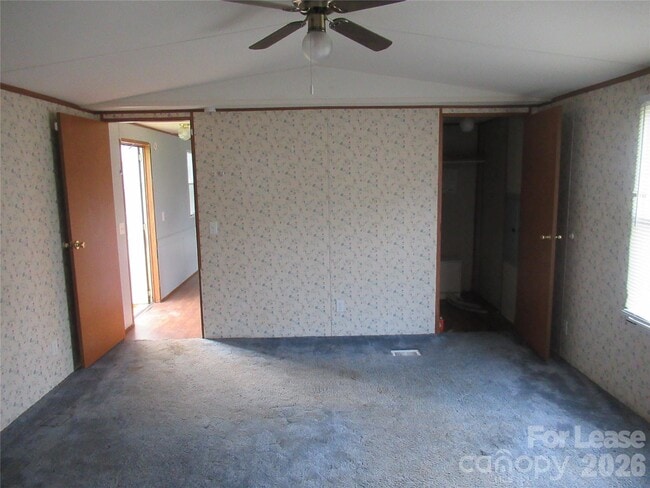 Building Photo - 2400 Skyview Ln