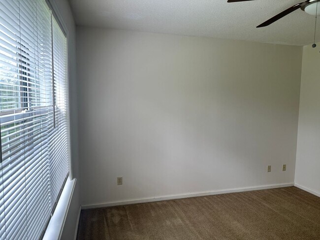 Building Photo - 6119 B Vinnie Dr