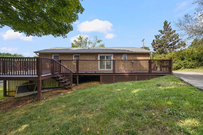 Building Photo - 274 Green Pond Rd