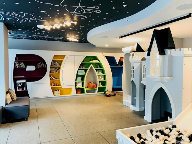 Building Photo - 131-03 40th Rd