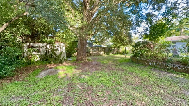 Building Photo - Your DeLand Escape: 4 Bedrooms + Pool at G...