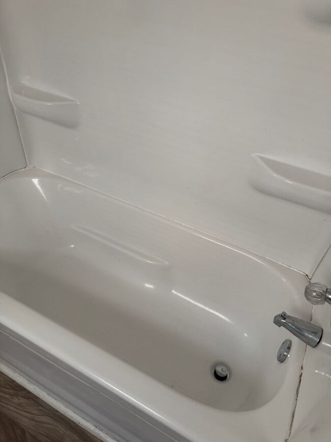 Building Photo - Nice affordable single family home with garage!