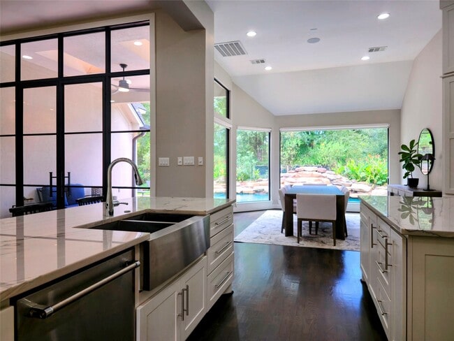 Building Photo - 19 Acorn Cluster Ct