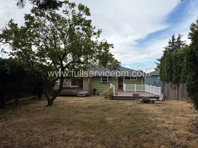 Building Photo - 4834 15th Ave S