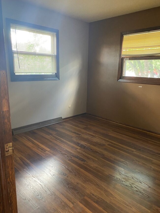 Building Photo - Cozy, single family home