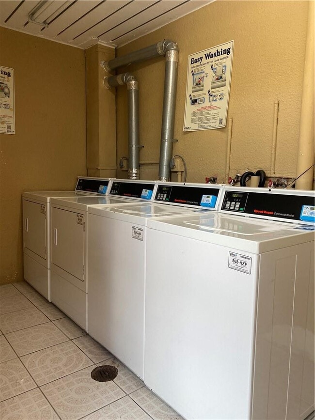 Building Photo - 4235 N University Dr