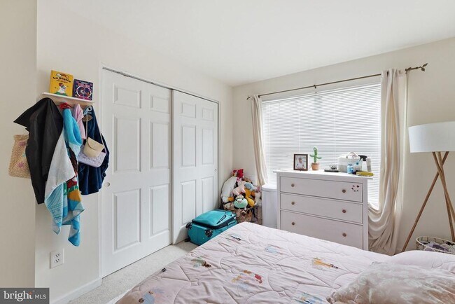 Building Photo - 8103 Lacy Dr