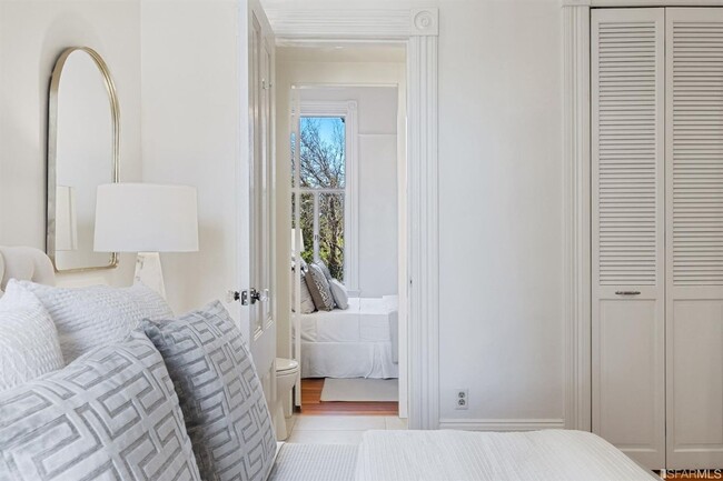 Building Photo - NEW! Stunning Pacific Heights Top-Floor Co...