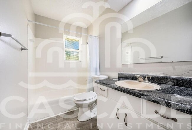 Building Photo - 108 N Chestnut St