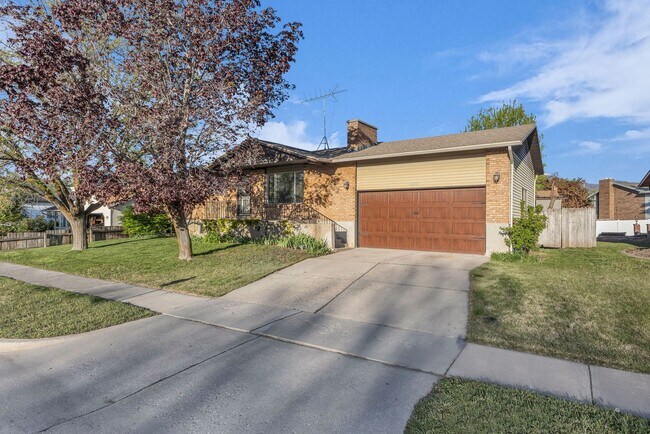 Building Photo - Spacious 5 Bed in Riverdale with Large Yard