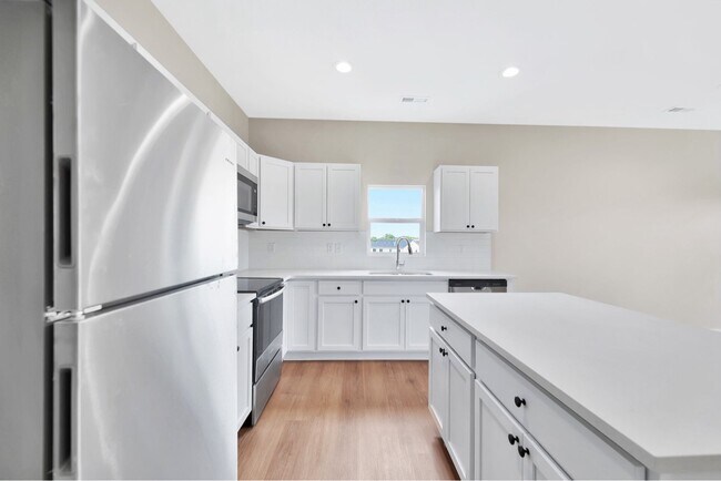 Building Photo - 357 Turnpike Rd