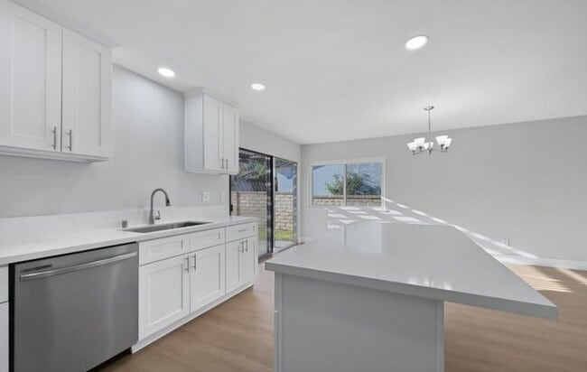 Building Photo - 25443 Vía Labrada