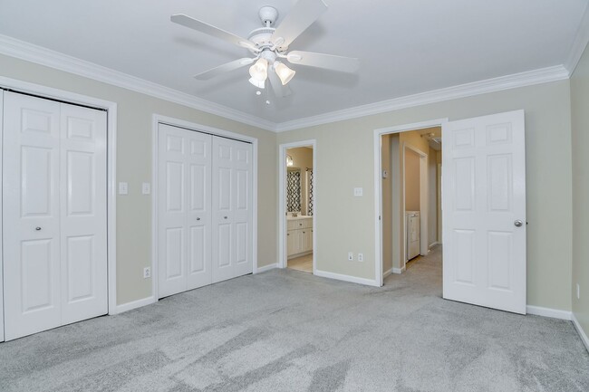 Building Photo - 2 Bedroom 2.5 Bath Townhouse