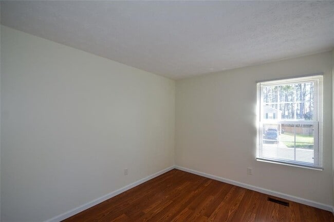 Building Photo - 115 Arborfield Way