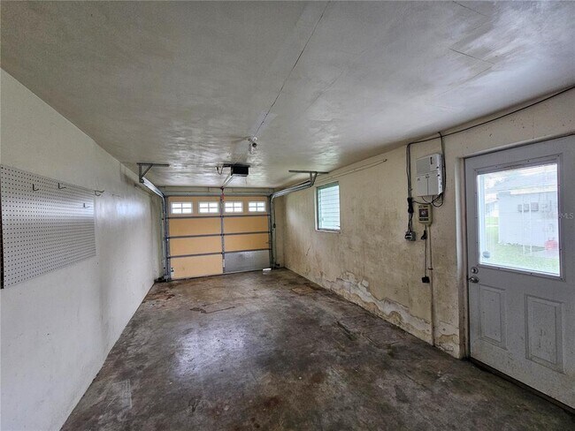 Building Photo - 1702 Aqua Ln
