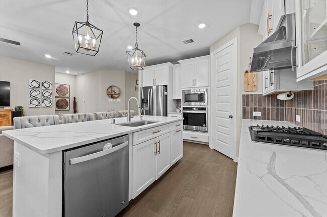 Building Photo - 2185 Woodland Pine Dr