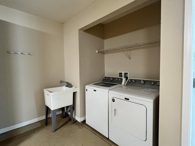 Building Photo - 187 Heath Dr