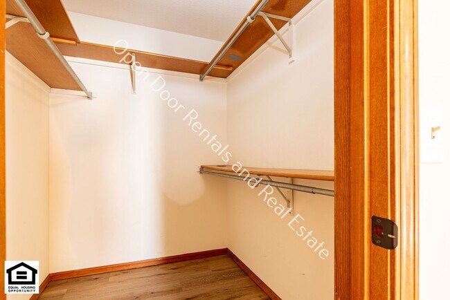 Building Photo - 1416/1418 Lakehurst Dr.