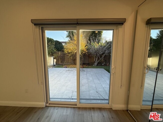 Building Photo - 941 Cloverdale Ave