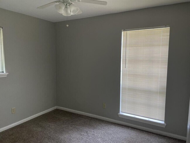 Building Photo - 10715 Segrest Dr
