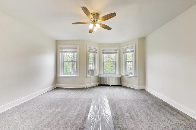 Building Photo - 137 R St NE