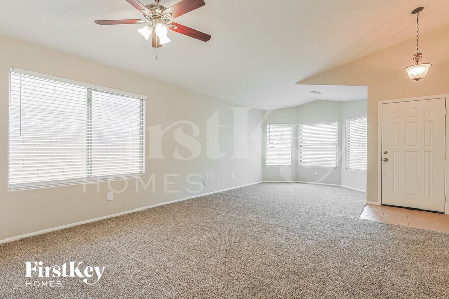 Building Photo - 4225 E Coal St