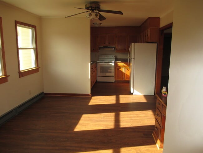 Building Photo - 3 Bedroom, 2 Bath home on a large lot with...