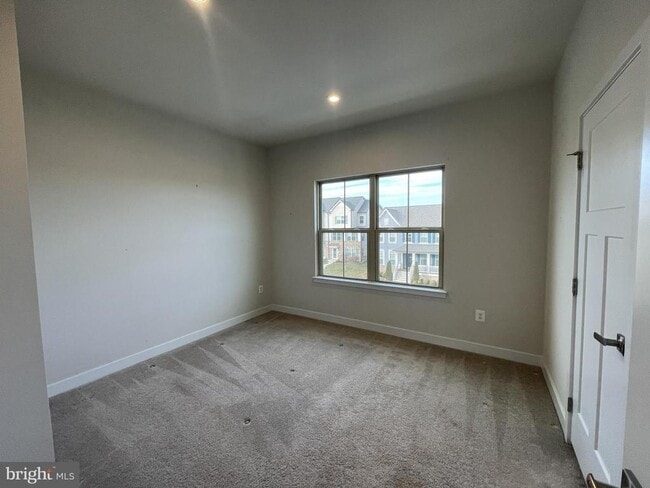 Building Photo - 8715 Shady Pines Dr