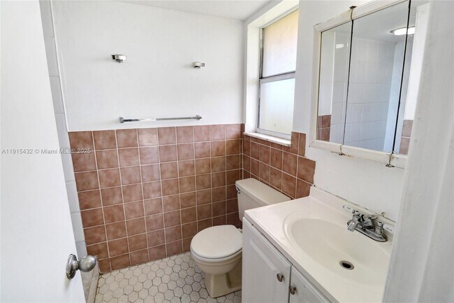 Building Photo - 11905 NE 2nd Ave