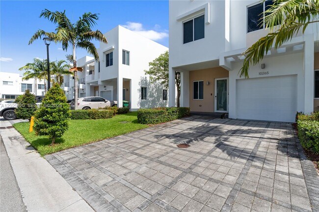 Building Photo - 10265 NW 72nd Terrace