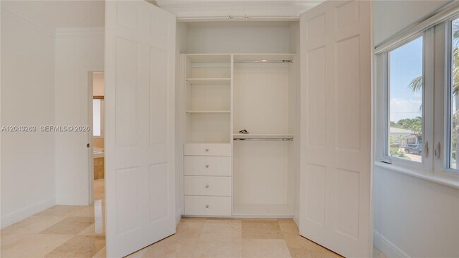 Building Photo - 500 SW 51st Ct