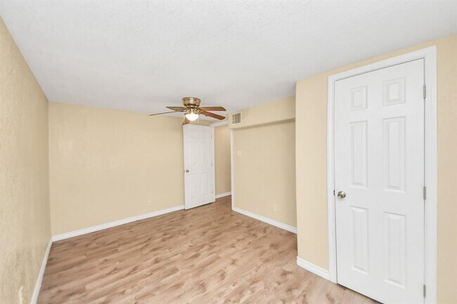 Building Photo - 706 Harris Ave